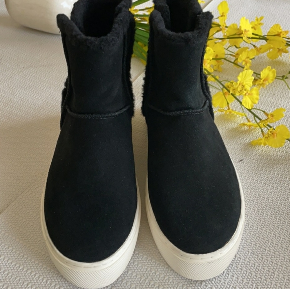 UGG Aika Boots - Picture 4 of 13